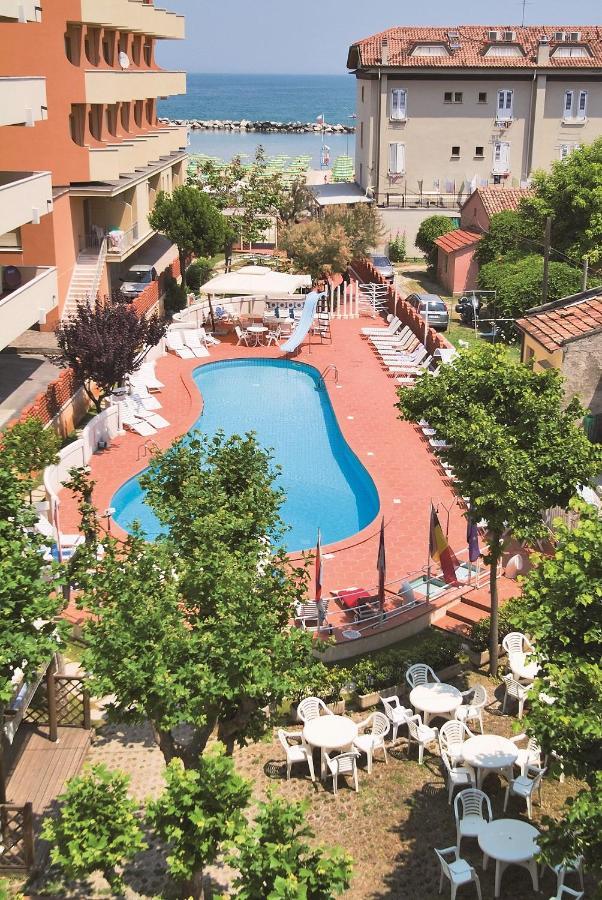 Hotel Rosalba - Valentini Family Village Беллария-Иджеа-Марина Экстерьер фото