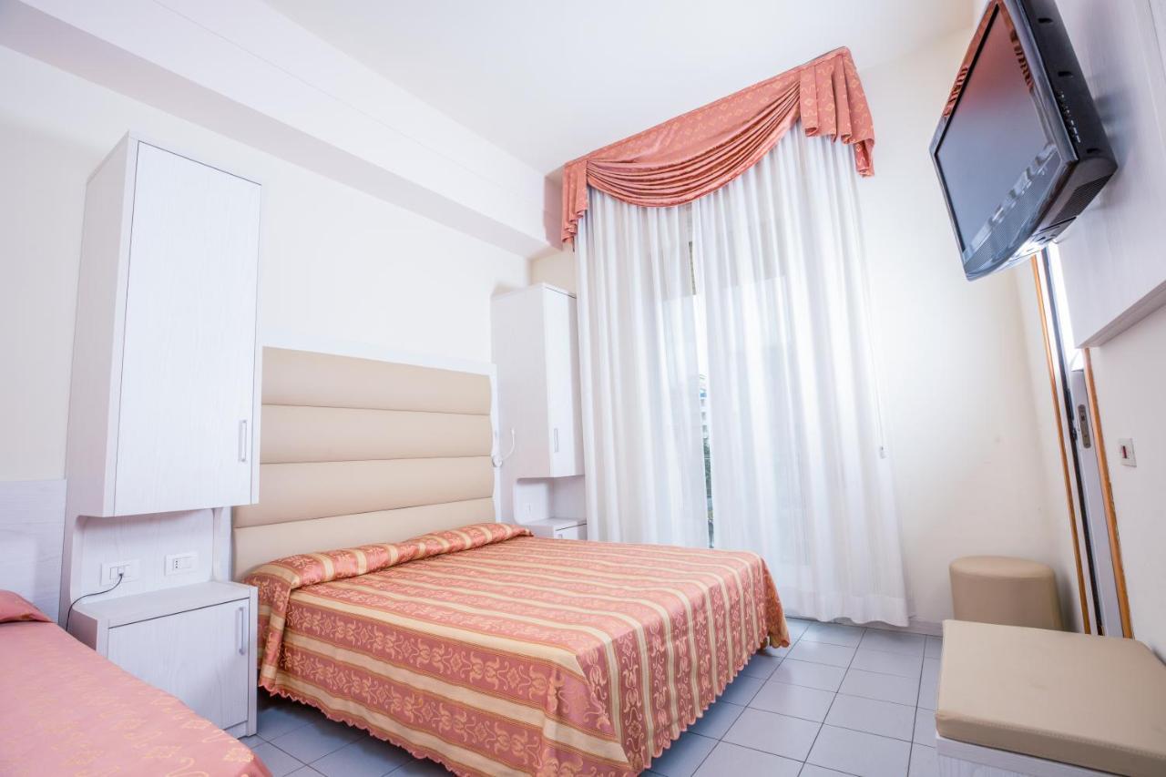 Hotel Rosalba - Valentini Family Village Беллария-Иджеа-Марина Экстерьер фото