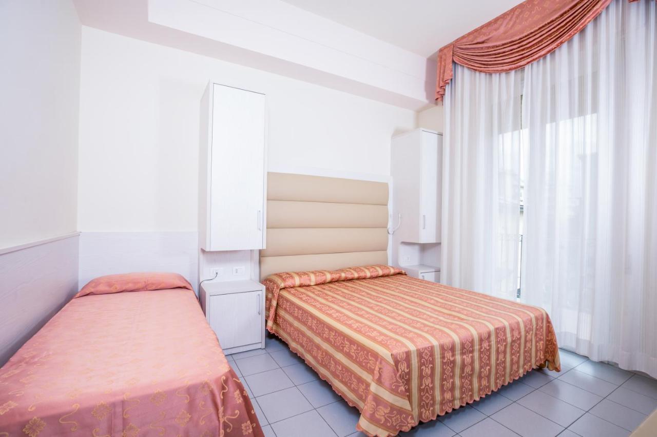 Hotel Rosalba - Valentini Family Village Беллария-Иджеа-Марина Экстерьер фото