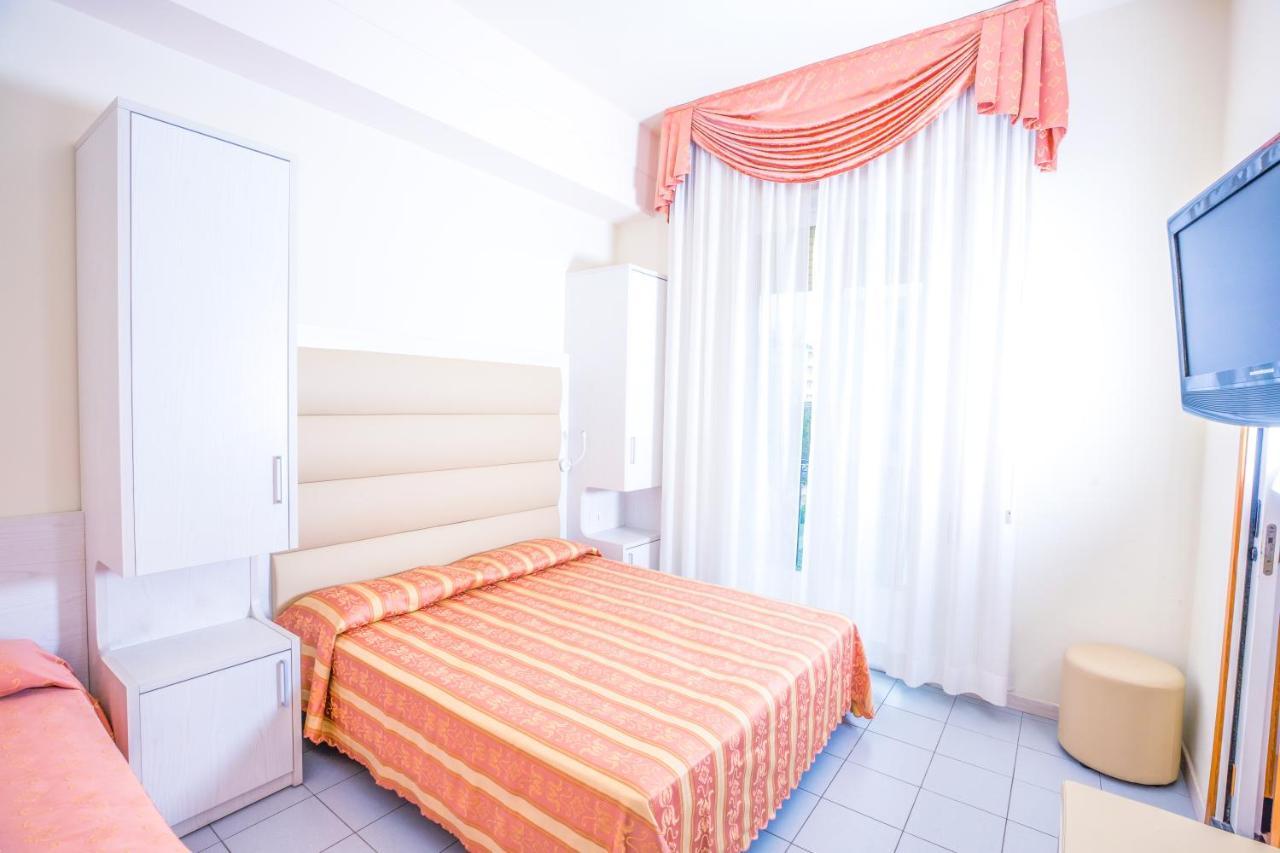 Hotel Rosalba - Valentini Family Village Беллария-Иджеа-Марина Экстерьер фото