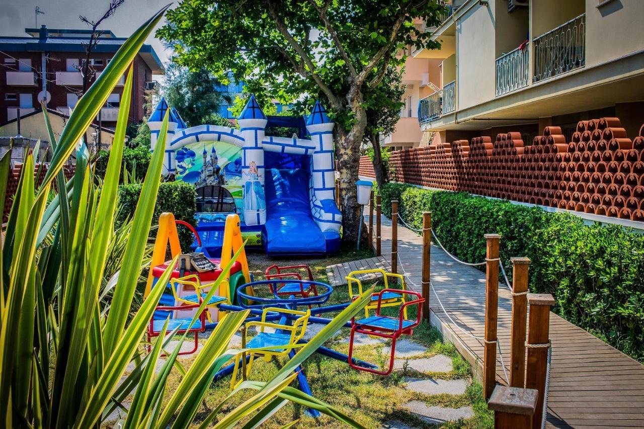 Hotel Rosalba - Valentini Family Village Беллария-Иджеа-Марина Экстерьер фото