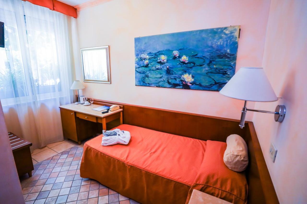 Hotel Rosalba - Valentini Family Village Беллария-Иджеа-Марина Экстерьер фото