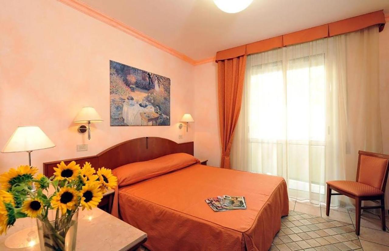 Hotel Rosalba - Valentini Family Village Беллария-Иджеа-Марина Экстерьер фото