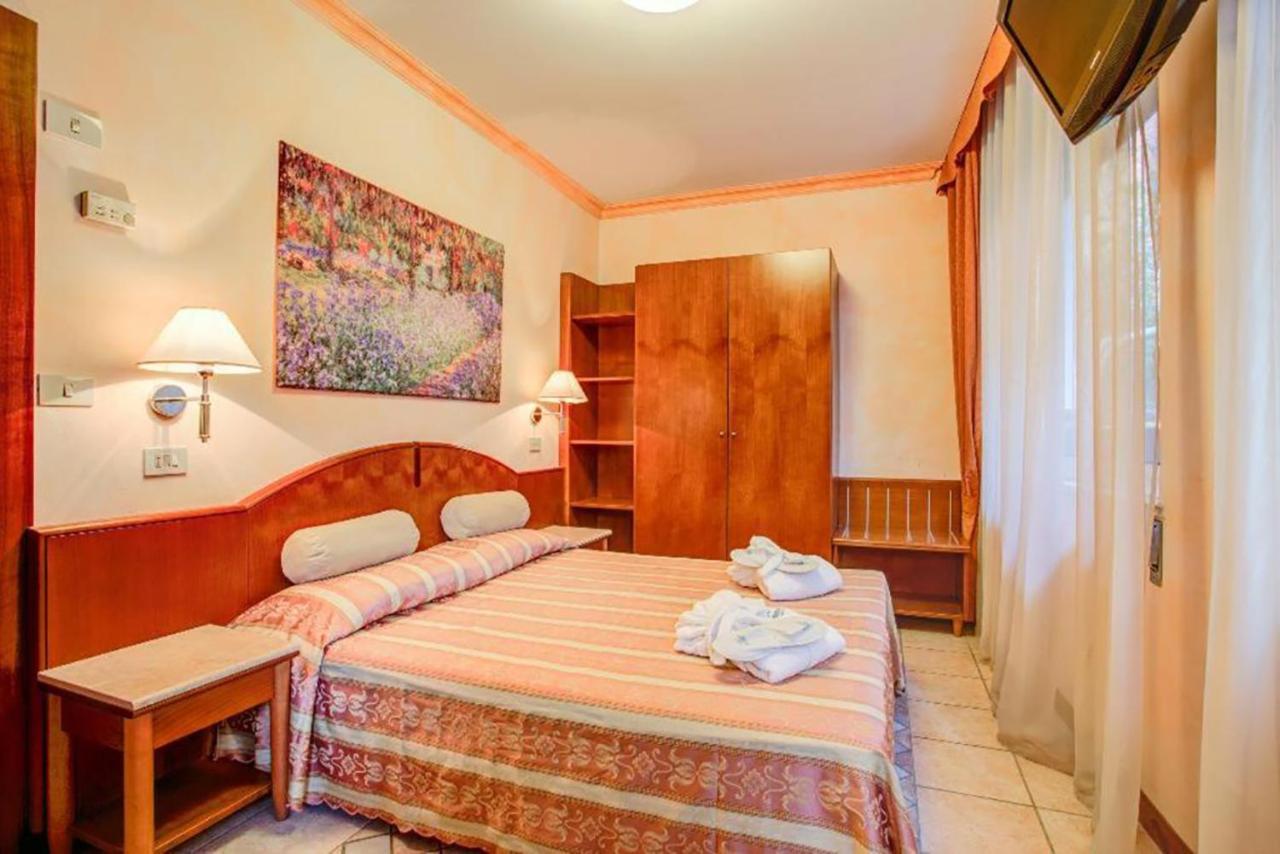 Hotel Rosalba - Valentini Family Village Беллария-Иджеа-Марина Экстерьер фото