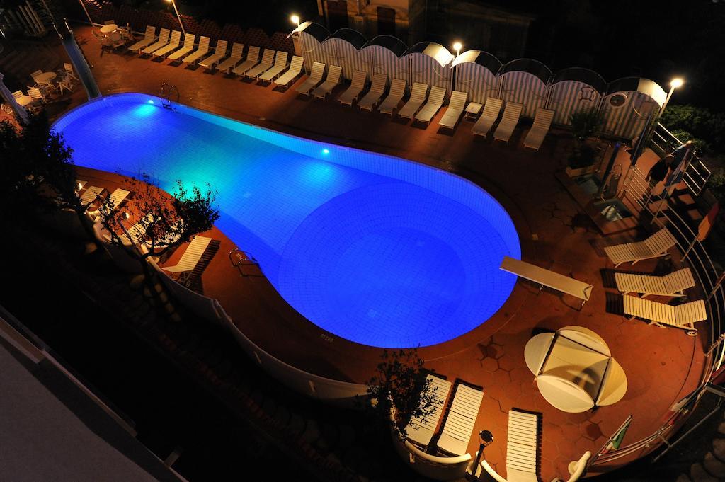 Hotel Rosalba - Valentini Family Village Беллария-Иджеа-Марина Экстерьер фото
