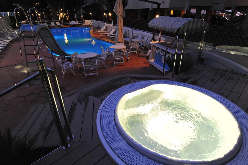 Hotel Rosalba - Valentini Family Village Беллария-Иджеа-Марина Экстерьер фото